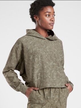 Athleta Women’s Olive Green Farallon Printed Sweatshirt XS